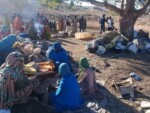 فرار مئات النازخين من الخرطوم إلى الولايات جراء القصف الجوي .. و عبور ١٤ الف لاجئ سوداني إلى أفريقيا الوسطى