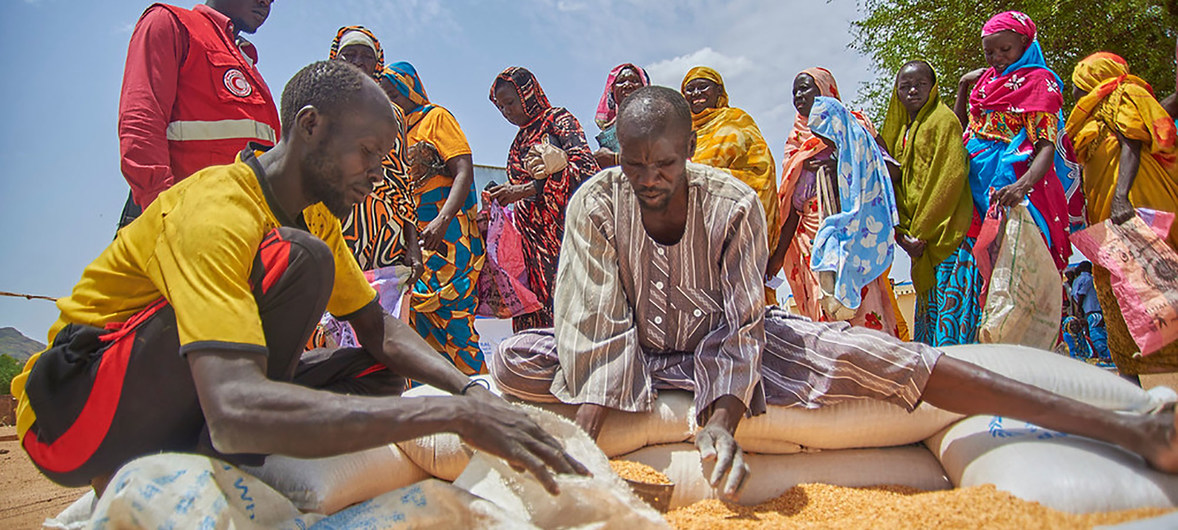 https://www.dabangasudan.org/wp-content/uploads/2023/04/1805xx-A-WFP-food-distribution-to-Sudanese-IDPs-near-the-Murta-settlement-Kadugli-in-South-Kordofan-state-OCHASari-Omer.jpeg