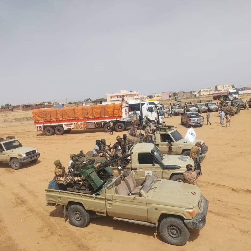 القوات المشتركة تقوم بتأمين قافلة شاحنات تجارية - المصدر السوشيال ميديا