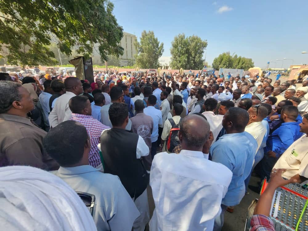 Strikes shutdown Sudan ports - Dabanga Radio TV Online