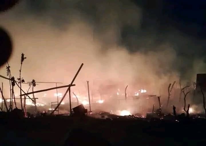 حرائق في منازل المواطنين جراء القصف الجوي على الفاشر - 25 مارس 2024-ا
