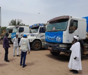 شاحنات إغاثة تتبع لليونسيف ـ المصدر ـ وكالة السودان للأنباء