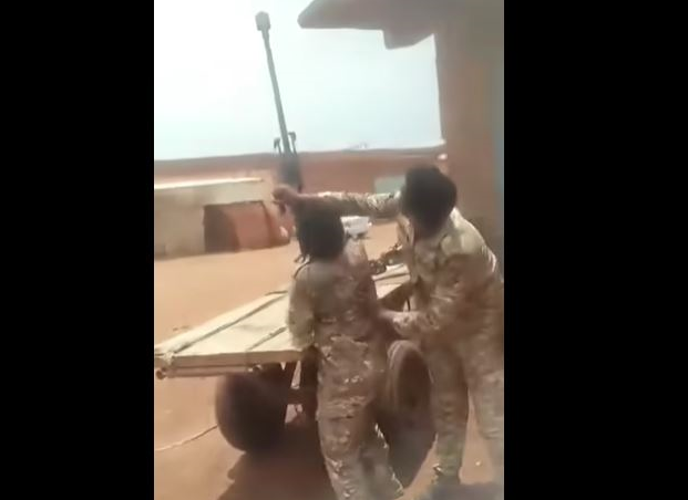 لحظة اطلاق المضادات الأرضية علىالمسيرات في تمبول بالجزيرة