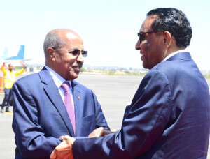 وزير الخارجية الارتري يستقبل رئيس الوزراء السوداني في العاصمة الإرترية أسمرا