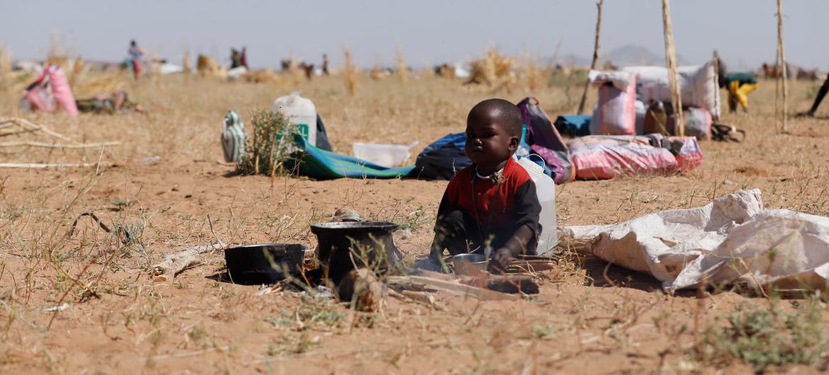 السودان – أطفال الفاشر بمعسكر كنجرة بالطويلة.. بقاء غير مكتمل