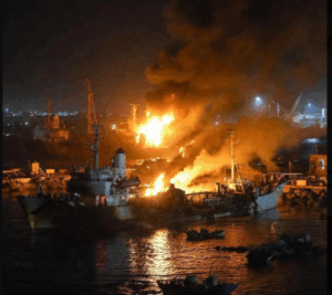 تحالف دعم الشرعية الذي تقوده السعوده يقف ميناء المكلا في اليمن - 30 ديسمبر 2025- وسائل التواصل