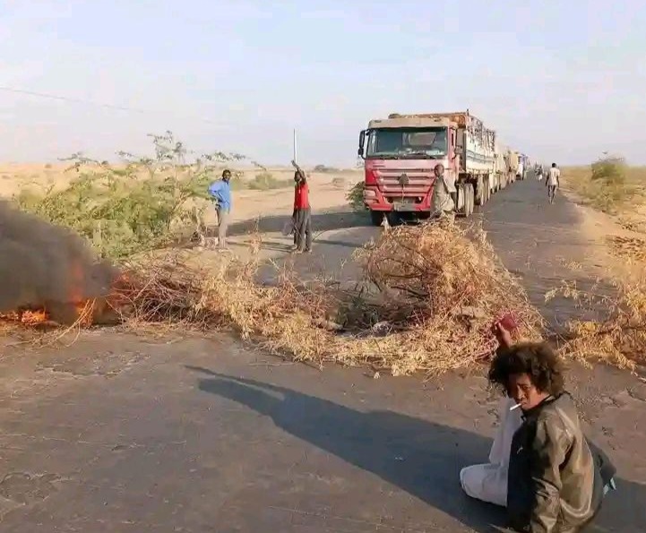 إغلاق الطريق القومي في تندلاي بولاية كسلا