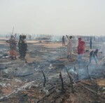 مصرع طفل في حريق هائل قضى على 903 منازل في طويلة بشمال دارفور