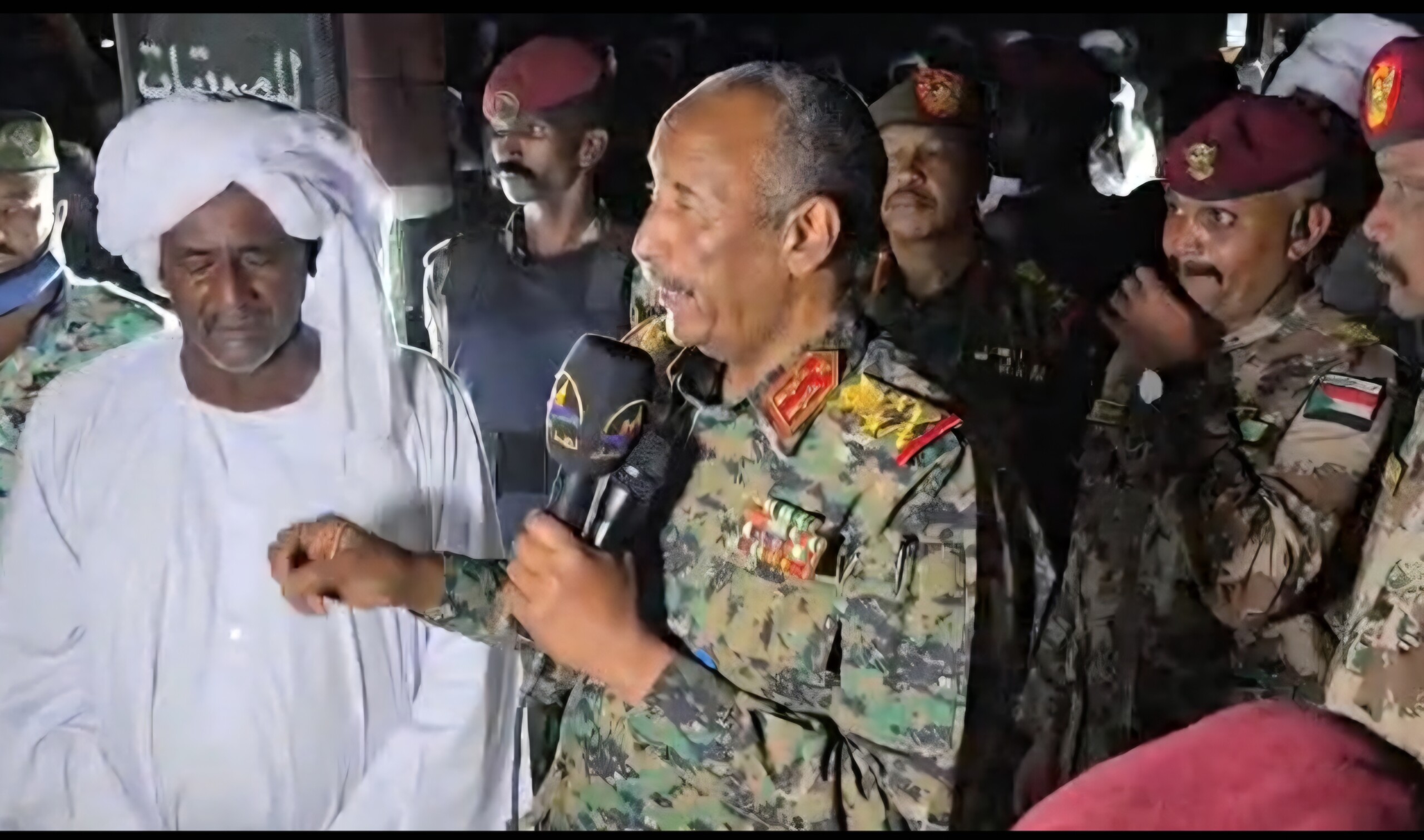 السودان – البرهان ينفي علاقته بالمؤتمر الوطني والإخوان المسلمين ويجدد رفضه للهدنة