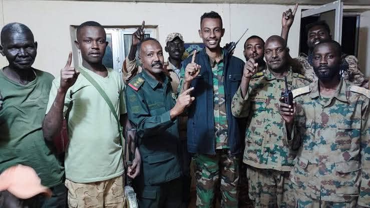 صورة تظهر المصباح ابوزيد قائد كتيبة البراء بن مالك -وسائل التواصل