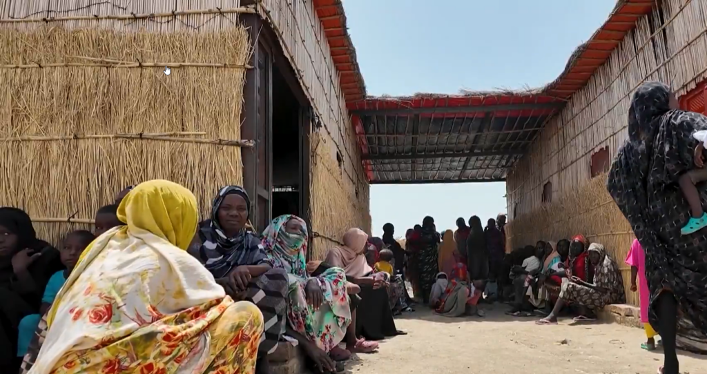 نازحات في النيل الأزرق بالسودان أمام مرفق صحي في انتظار العلاج-مارس 2026- وسائل التواصل الاجتماعي