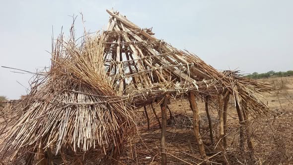 قرية ابقى راجل في محلية عد الفرسان بولاية جنوب دارفور بعد تعرضها للرياح- 15 يونيو 2026- وسائل التواصل