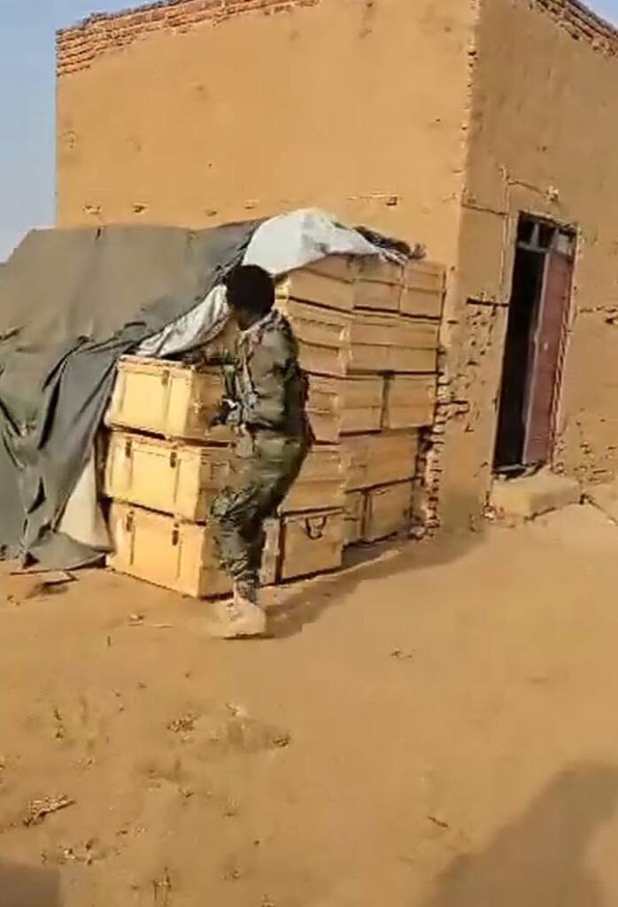 جنود في القوات المسلحة يعلنون عن الاستيلاء على كميات كبيرة من العتاد الحربي في جبرة الشيخ بشمال كردفان - 28 يوليو 2026- راديو دبنقا