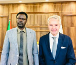مناوي للمبعوث الاممي :مستقبل السودان أكبر من أن تحدده طاولة تجمع طرفين